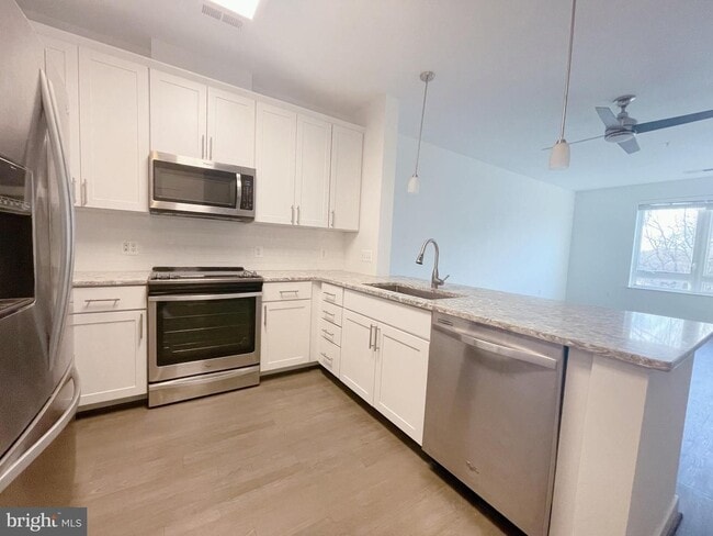 Building Photo - Luxurious Fairfax City 2 bed Condo