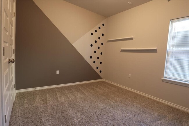 Building Photo - 1405 Ambler Dr