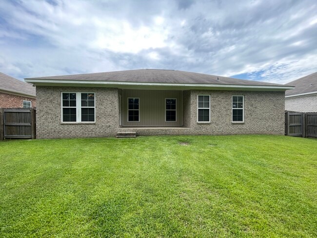 Building Photo - 407 Cotton Ridge Ln