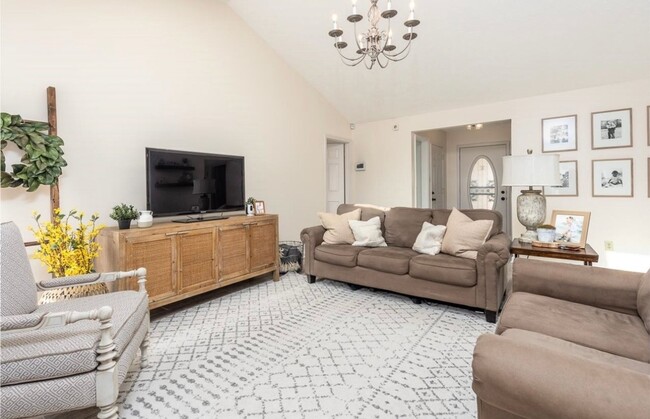 Building Photo - Spacious 3BR House in Bartlett