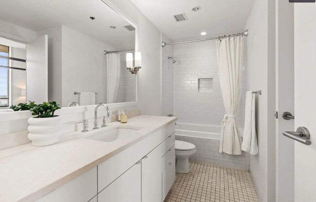 Building Photo - River Market Tower - Unit 1407