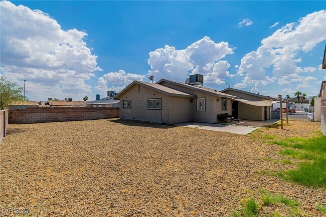 Building Photo - 3780 Avila St