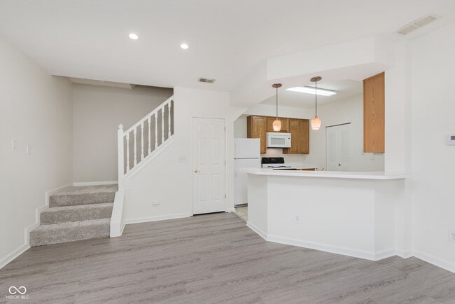 Building Photo - 8422 Enclave Blvd