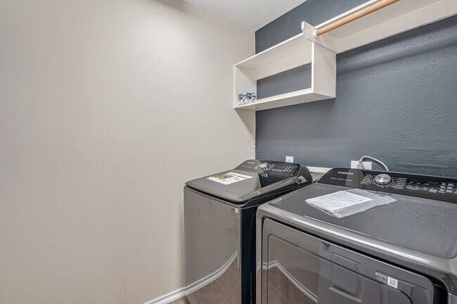 Building Photo - 6213 Stoney Creek Dr