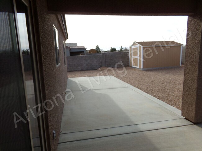 Building Photo - SUPER CLEAN 4 BEDROOM HOME