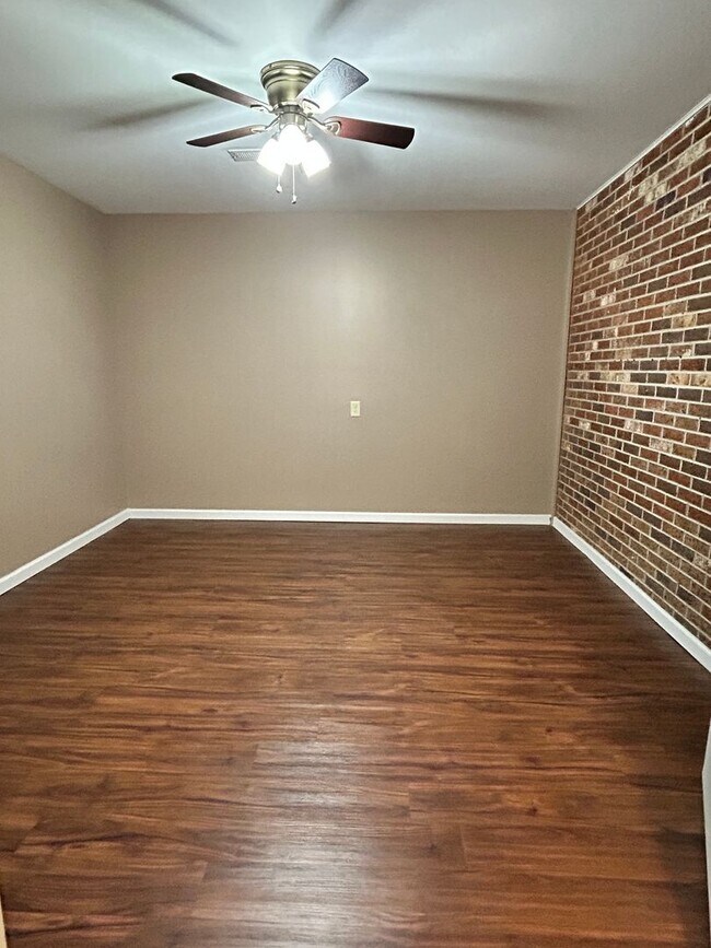 Building Photo - Jefferson Commons Apartments