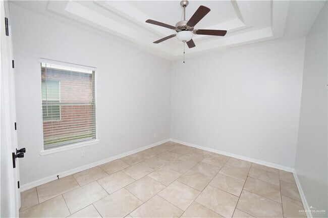 Building Photo - 704 S Linda St