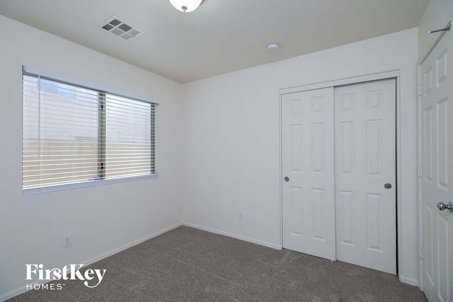 Building Photo - 2671 W Bartlett Way