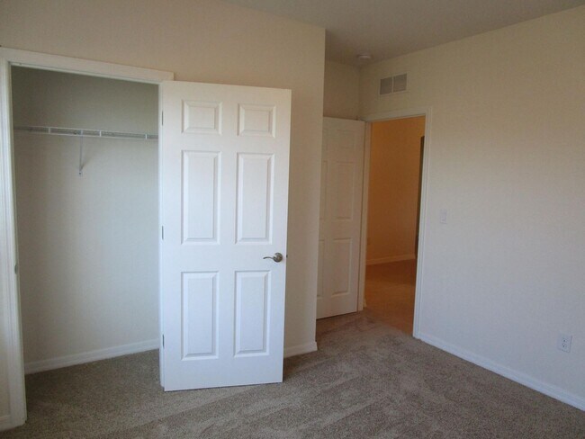 Building Photo - 4/2