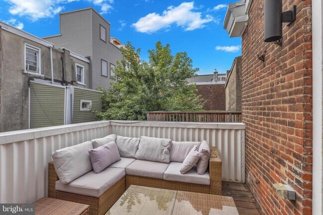 Building Photo - 2313 Frankford Ave