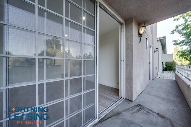 Building Photo - 15132 1/2 Magnolia Blvd-103D