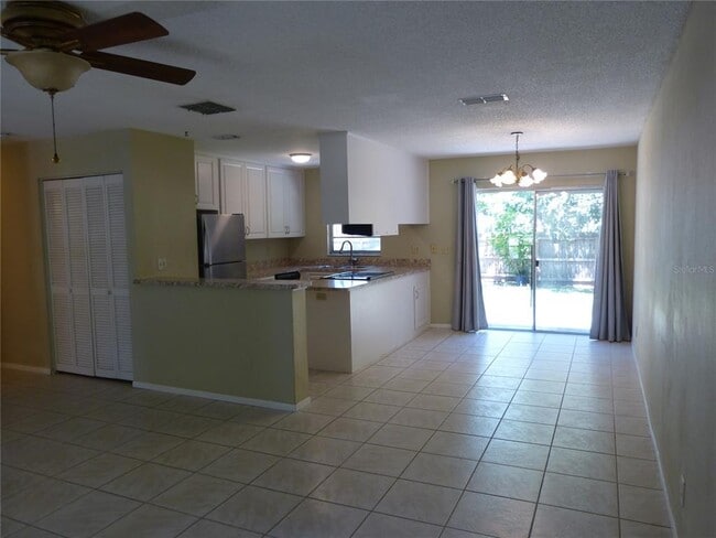 Building Photo - 2528 Elderberry Dr
