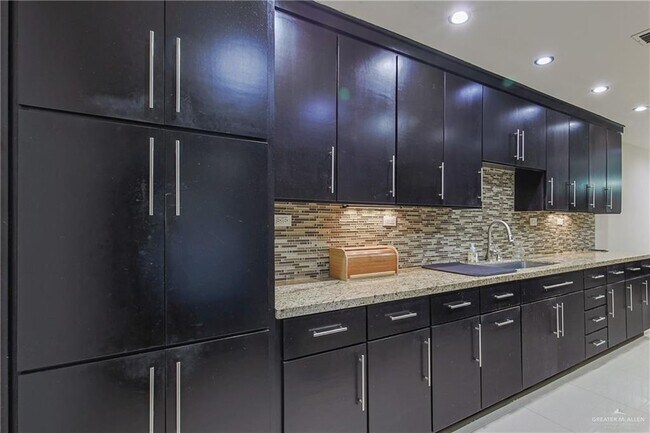 Building Photo - 45 Toronto Ave