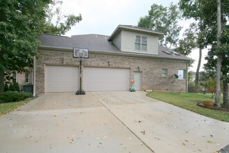 Building Photo - 27 Carriage Hill