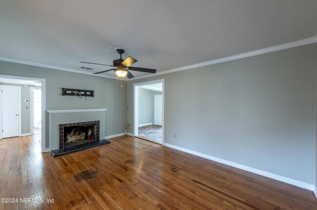 Building Photo - 4343 Pinewood Ave