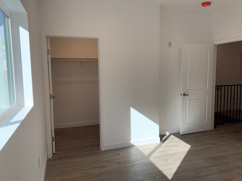 Room 2 - 14727 Friar St