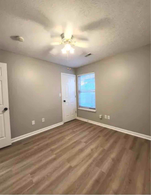 Building Photo - 150 Valdez Cir