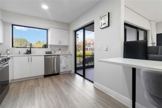 Building Photo - 3475 Emerald Oaks Dr