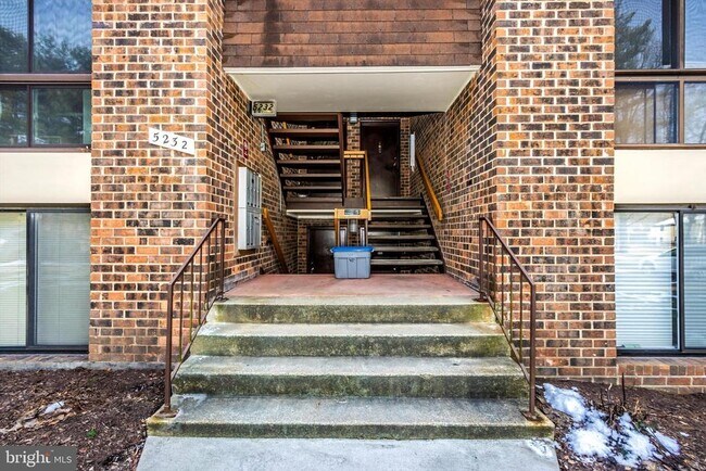 Building Photo - 5232 W Running Brook Rd