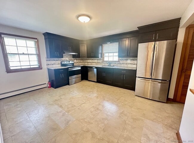 Building Photo - 432 Wiklund Ave