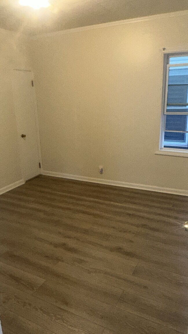 Building Photo - 399 Alden St