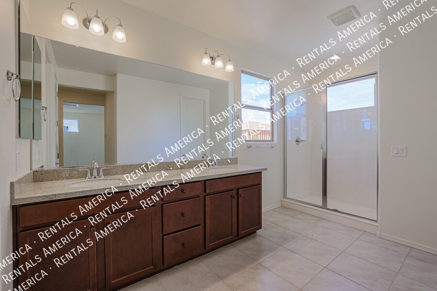 Building Photo - 10036 E Tiburon Ave