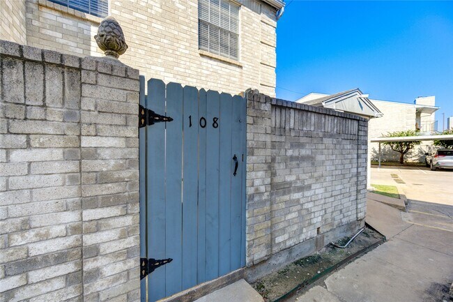 Building Photo - 6500 Sands Point Dr