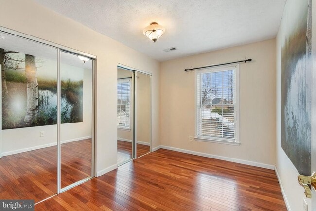 Building Photo - 6910 Governors Grant Ln