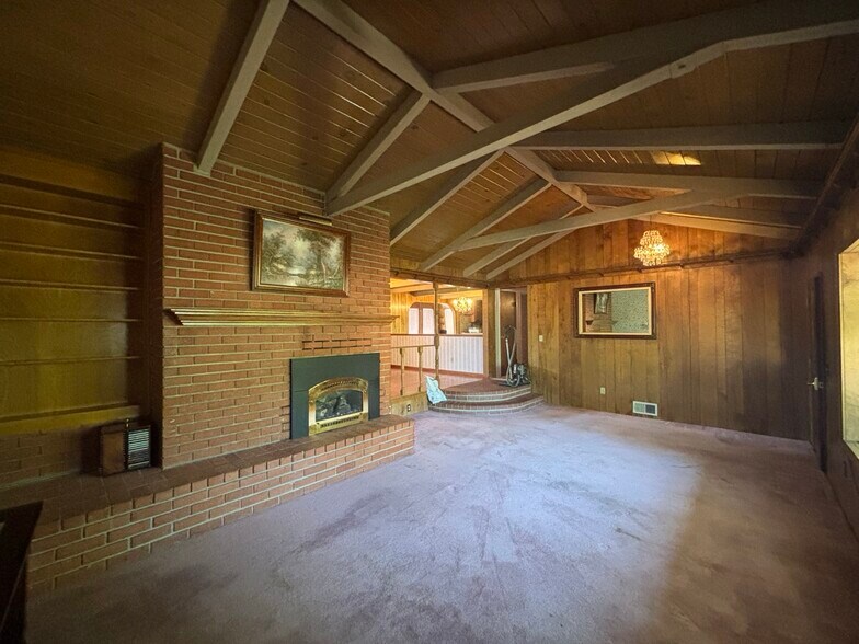 Building Photo - 2699 Westwood Dr