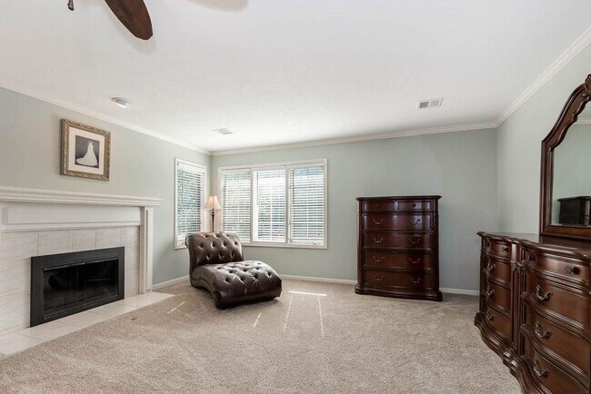 Building Photo - {5801} Spacious 2 Story Home in highly des...