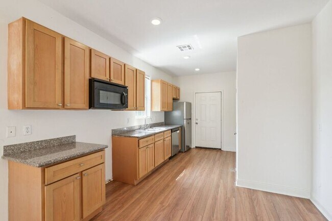 Building Photo - 403 N Tonti St