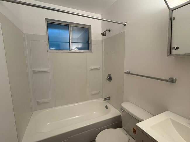 Building Photo - 1543 Hubbard Rd