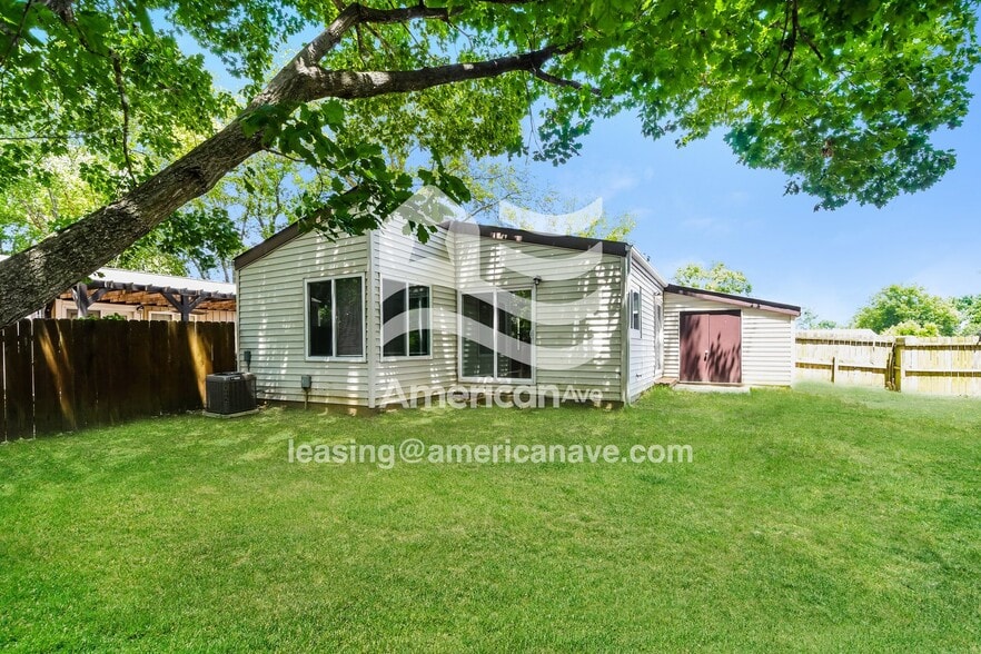 Building Photo - 1353 Green Pasture Dr