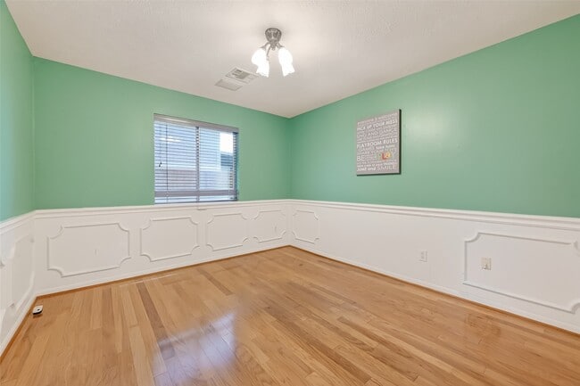 Building Photo - 10827 Oak Bayou Ln