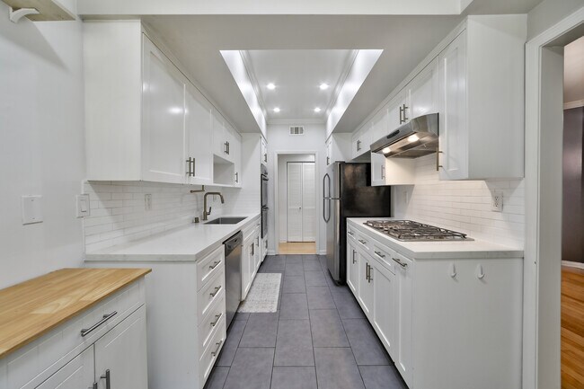 Building Photo - 11939 Gorham Ave