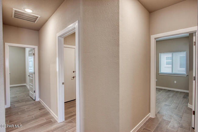 Building Photo - 14929 Tierra Crystal Ave