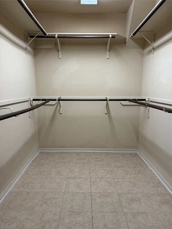 Building Photo - 20710 Rainmead Dr