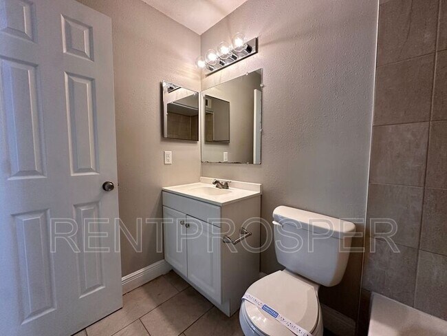 Building Photo - 5600 Devonbriar Way