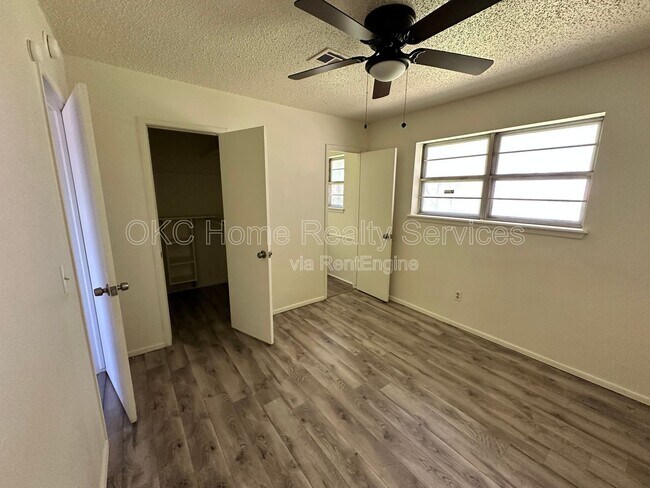 Building Photo - 421 NW 89th St