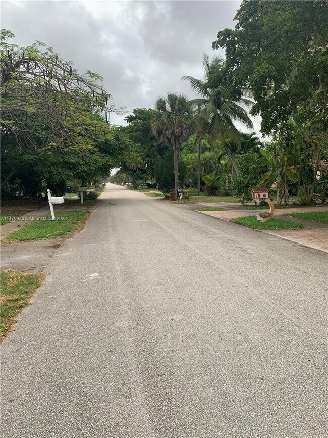 Building Photo - 1335 NE 182nd St