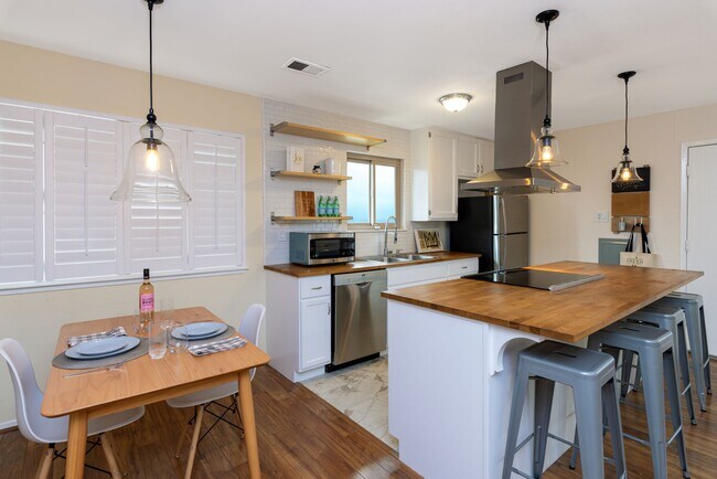 Building Photo - 4355 Diamond St