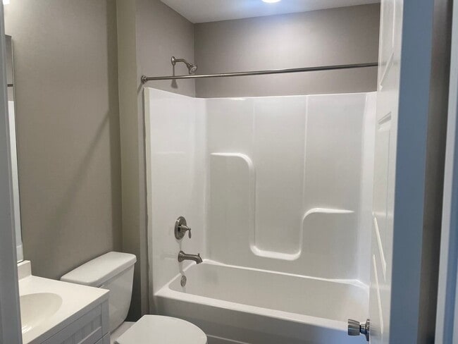 Building Photo - Adorable 4bed/2bath built in 2021