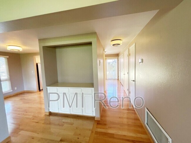 Building Photo - 1555 Foster Dr