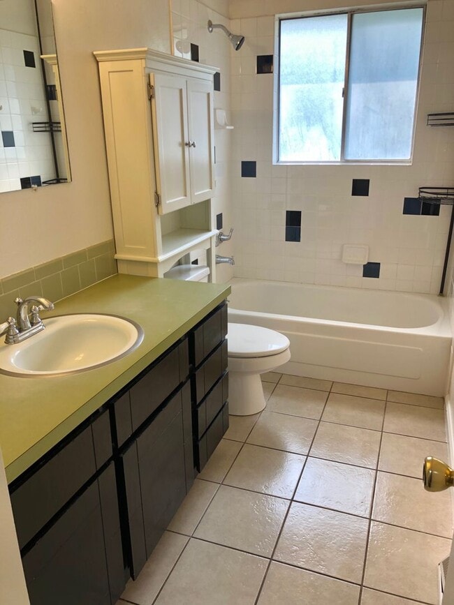 Building Photo - Spacious 4 Bed, 2 Bath House in West Fort ...