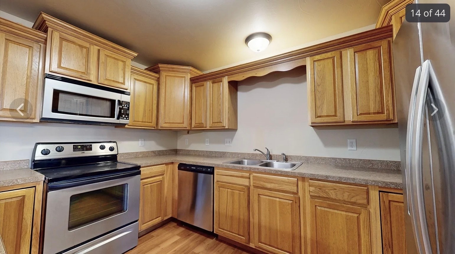 Kitchen with lots of cupboards - 524 E Broadway St