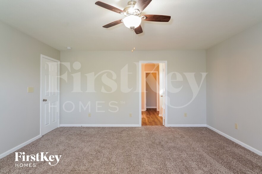 Building Photo - 2217 Hampton Dr