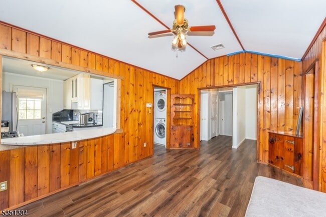 Building Photo - 53 Laurel Dr