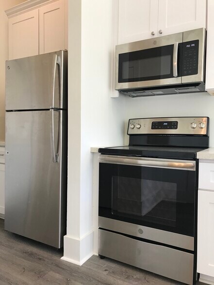 Stainless Appliances - 1509 Highland Rd