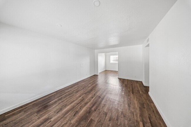 Building Photo - 1152 S Quaker Ave
