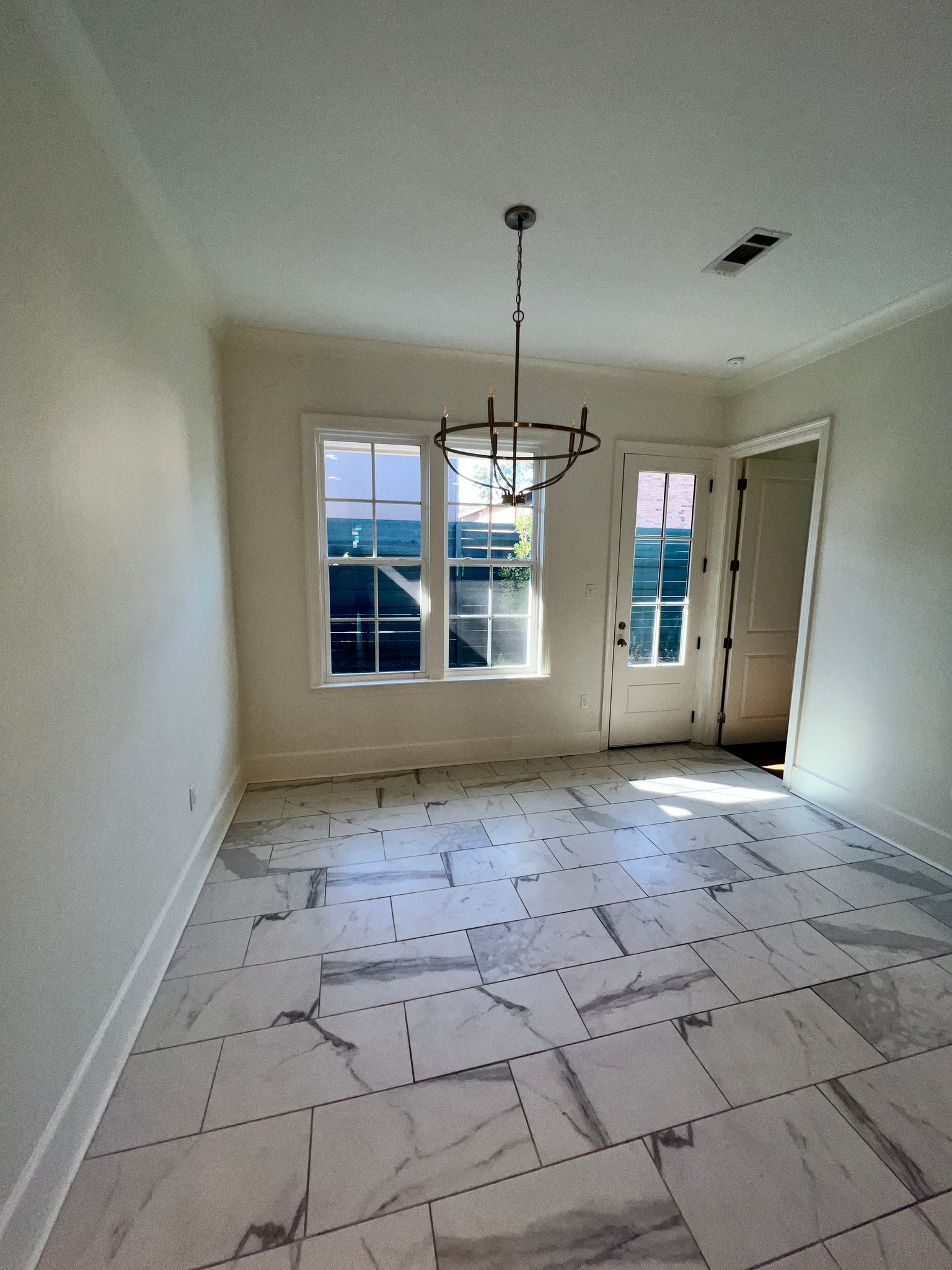 Dining Area - 324 Saint Thomas Ln